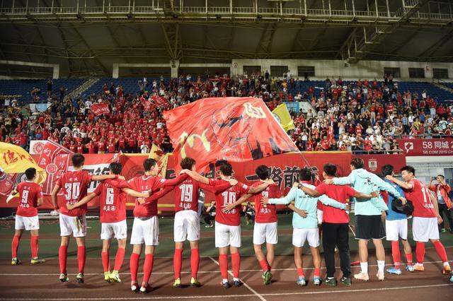 勇士内线老将状态堪忧，球队还能信任他多久？