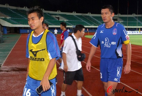 卫冕冠军13连败惨遭重创，东部最快退步球队步行者跌入谷底，解散呼声渐起