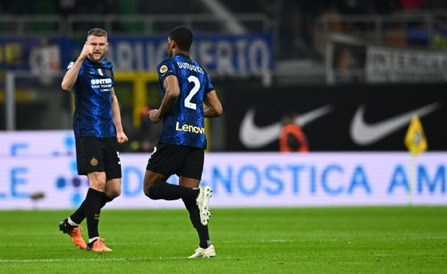 小雷：塞门约转会曼城似乎还有变数，我听说利物浦已经介入了