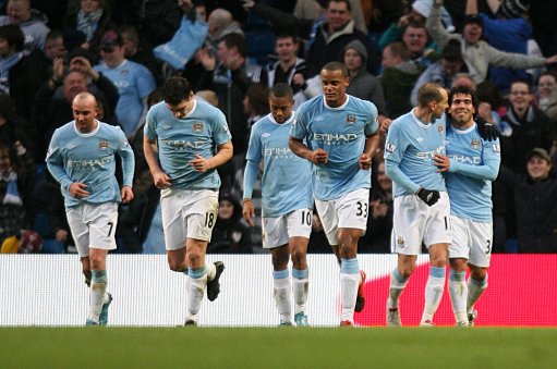 独行侠遭重创！安东尼·戴维斯赛季报销，交易阴云笼罩