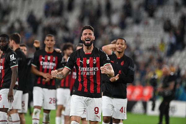 稳居榜首 巴萨战胜奥萨苏纳