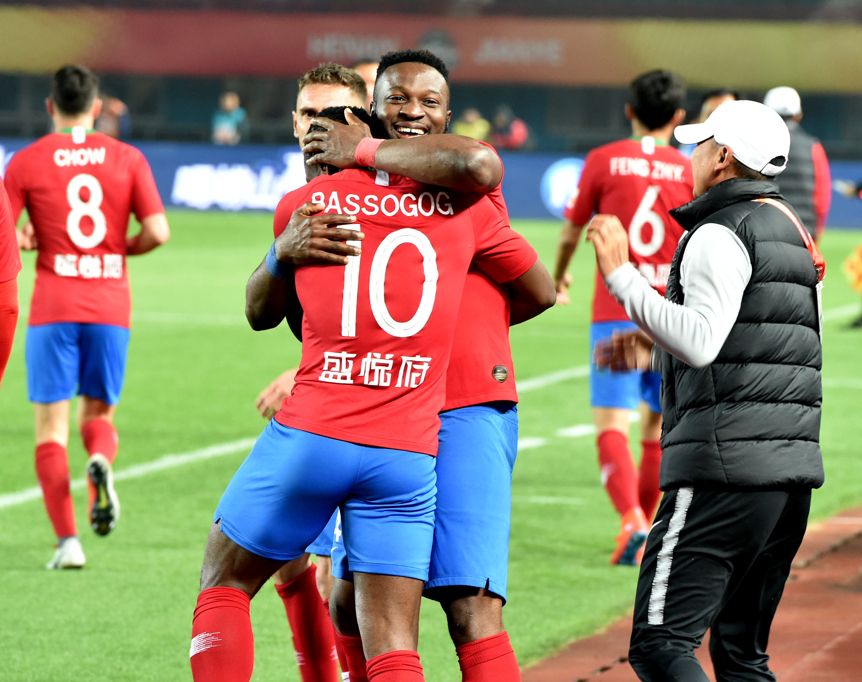 记者：吕迪格虽膝盖不适但准备强行出战，预计他会首发上场